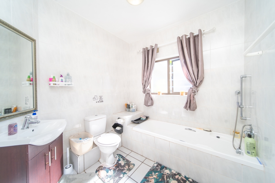 6 Bedroom Property for Sale in Vincent Heights Eastern Cape